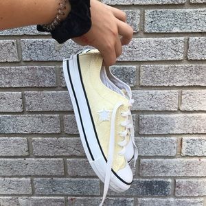 Vintage Converse Size 8 Women’s (Like New)